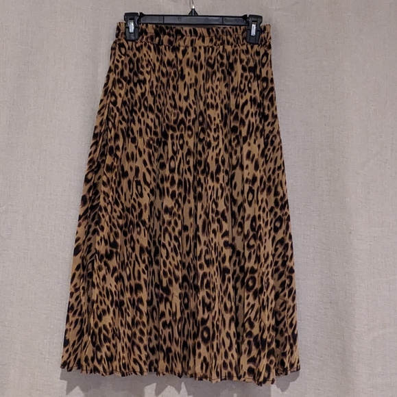 Chatou Elastic Waist Leopard Print Pleated Midi Skirt - Picture 2 of 5